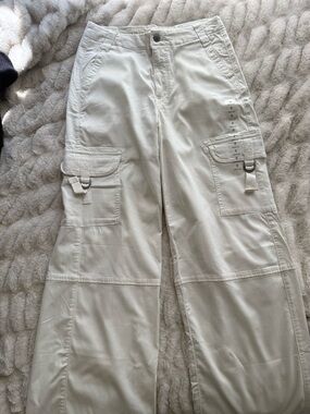 American Eagle Cargo Pants in Off-White - Casual Utility Style